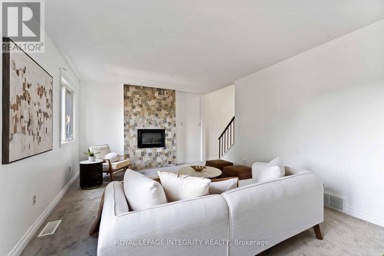 28688332/2044-wildflower-drive/queenswood-heights-south/ottawa/ontario/K1E3R5_15