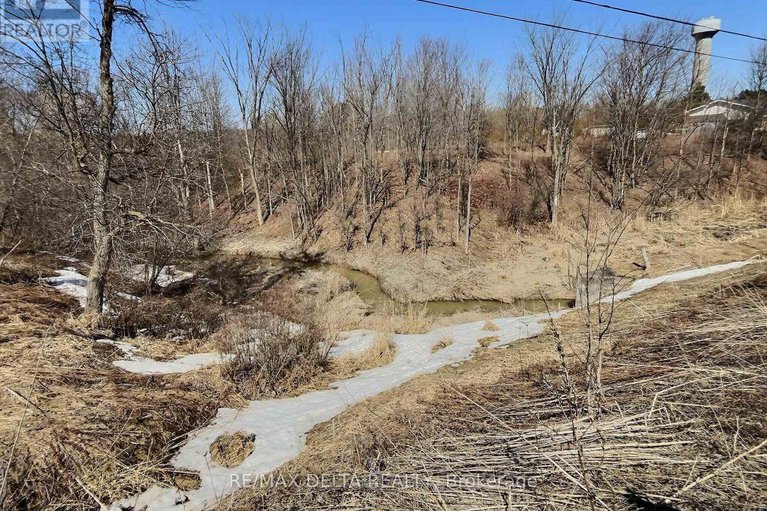 28138869/353-russell-road/clarencerockland-twp/clarence-rockland/ontario/K0A2A0_17