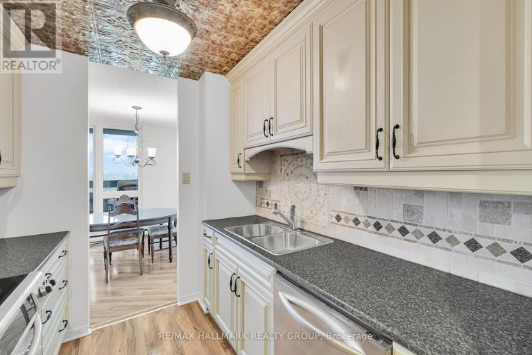 29066357/1006-2020-jasmine-crescent/beacon-hill-south/ottawa/ontario/K1J8K5_24