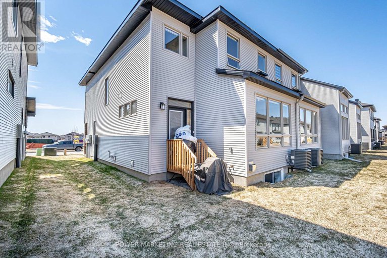 28141816/918-brian-good-avenue/riverside-southgloucester-glen/ottawa/ontario/K4M1B2_38