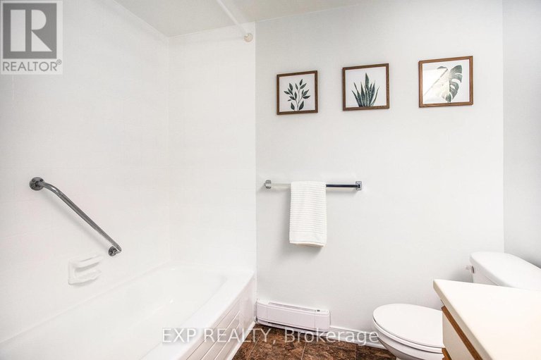 28822296/6603a-6603-bilberry-drive/convent-glen-north/ottawa/ontario/K1C4N5_17