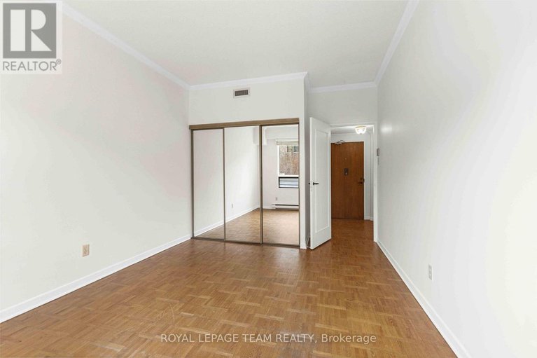 29180471/101-20-the-driveway-drive/ottawa-centregolden-triangle/ottawa/ontario/K2P1C8_25