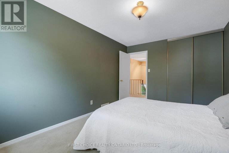 28890065/1631-wainfleet-street/chateauneuf/ottawa/ontario/K1C3G3_25