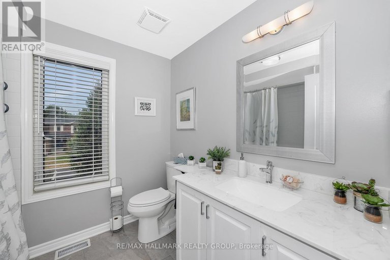 29624952/1850-thornecrest-street/chapel-hill/ottawa/ontario/K1C6K8_33