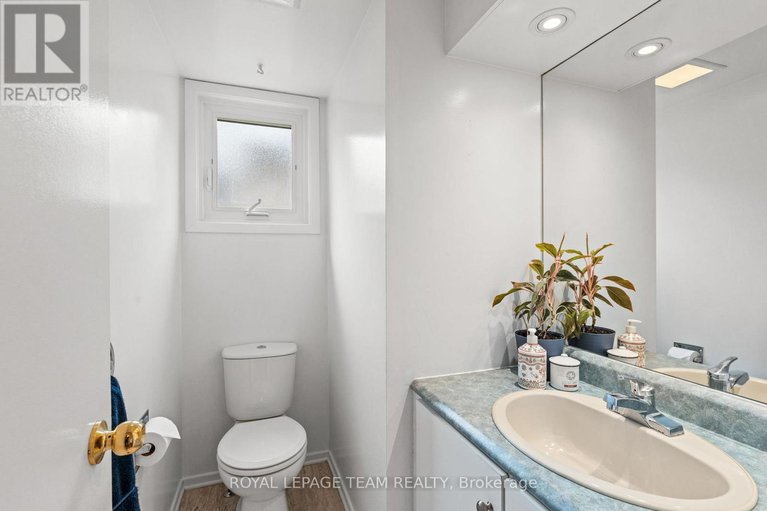 29124358/92-burnetts-grove-circle/pheasant-run/ottawa/ontario/K2J1N7_19