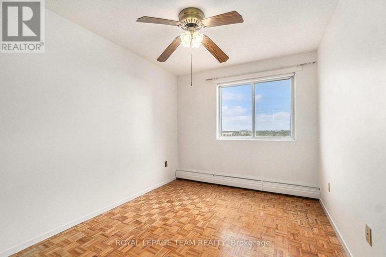 28289249/706-20-chesterton-drive/borden-farmstewart-farmcarleton-heightsparkwood-hills/ottawa/ontario/K2E6Z7_13