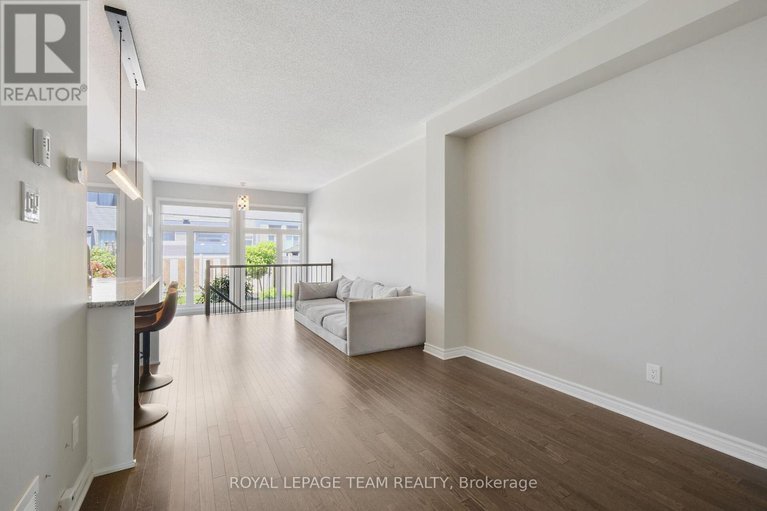 28884791/273-shinleaf-crescent/mer-bleuebradley-estatesanderson-park/ottawa/ontario/K1W0J2_23