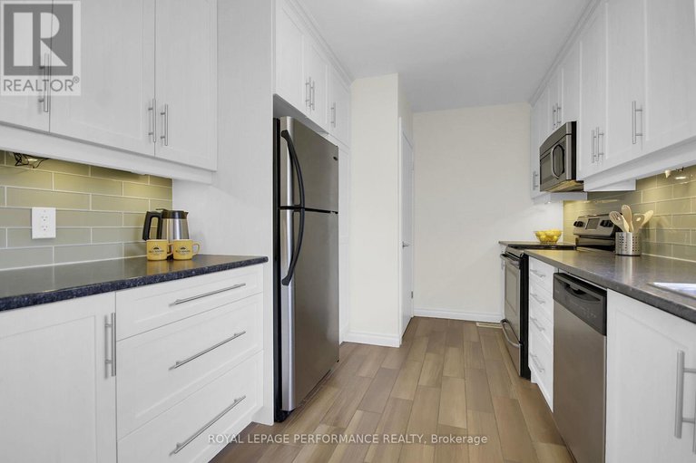 28622582/786-cummings-avenue/castle-heightsrideau-high/ottawa/ontario/K1K2L2_15