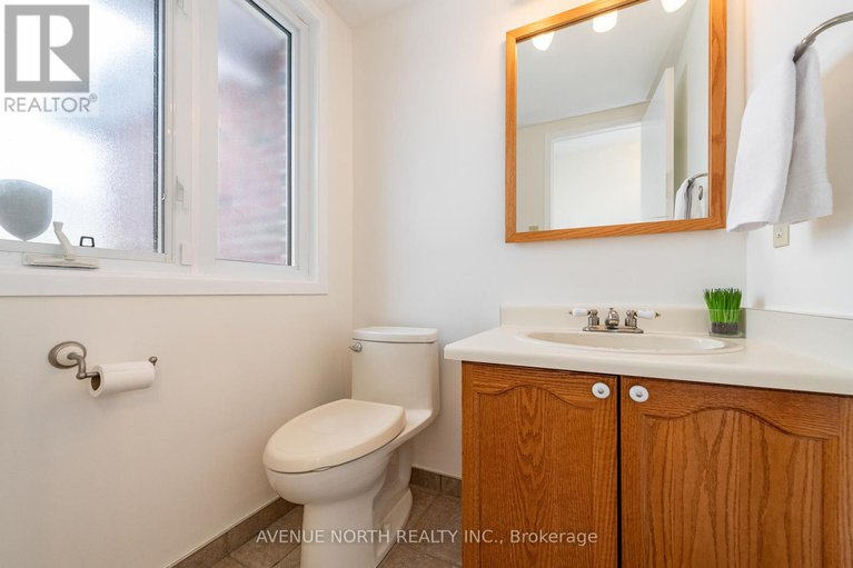 29251026/128-midsummer-terrace/queenswood-heights-south/ottawa/ontario/K1E3V3_8