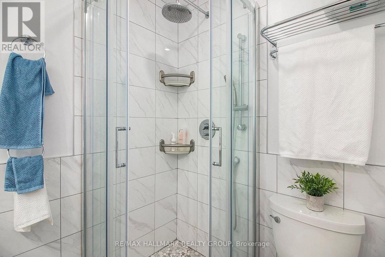 28994507/1118-chateau-crescent/orleans-wood/ottawa/ontario/K1C2E1_23
