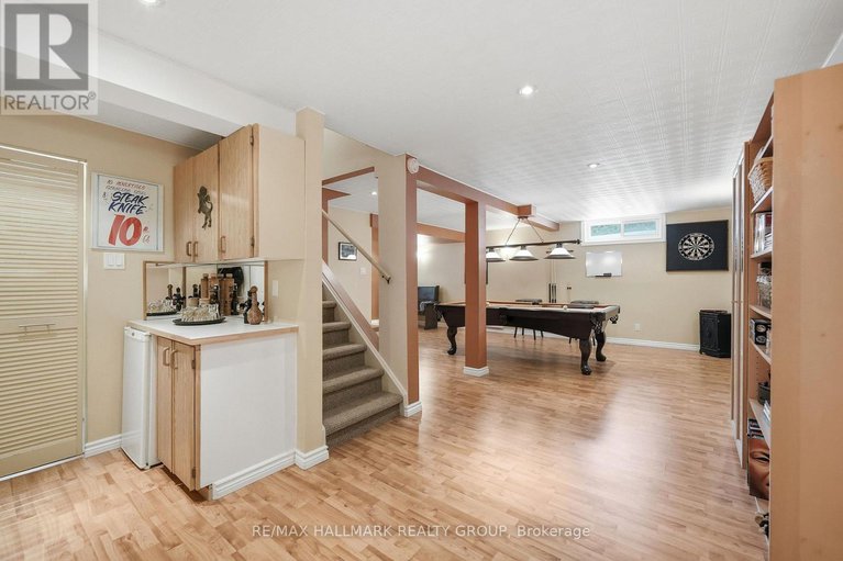 29349074/6066-meadowhill-crescent/chapel-hill/ottawa/ontario/K1C5R9_29