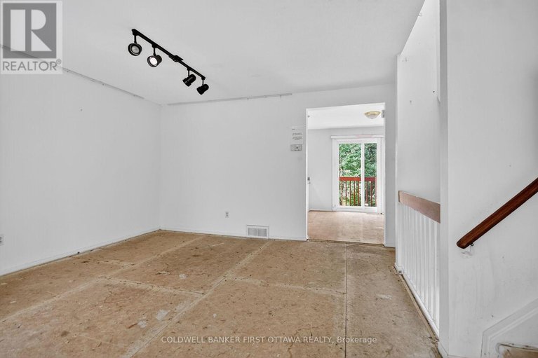 28920195/4-marielle-court/fairfield-heights/ottawa/ontario/K2B8P4_18