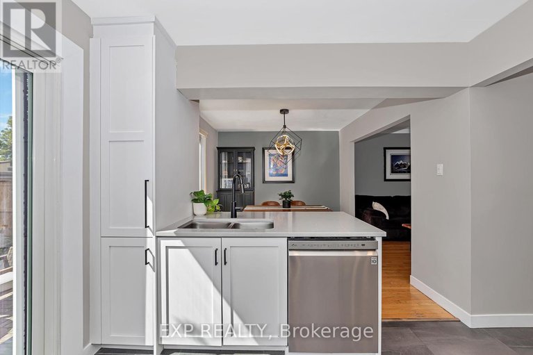 28837598/1943-longman-crescent/chateauneuf/ottawa/ontario/K1C5G8_14