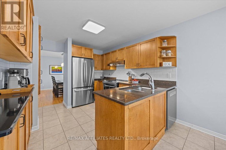 28820212/605-falwyn-crescent/fallingbrookridgemount/ottawa/ontario/K4A2B4_15