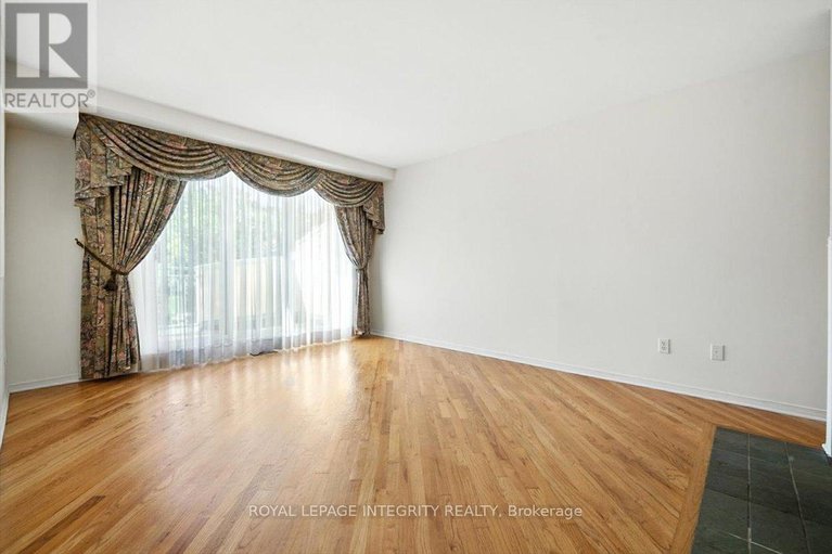 28800164/17-columbus-avenue/overbrook/ottawa/ontario/K1K1R2_6