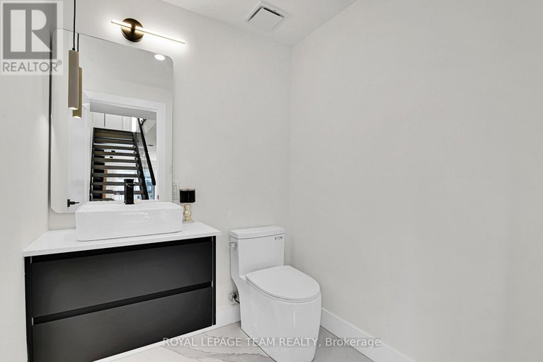 29076233/826-alpine-avenue/queensway-terrace-north/ottawa/ontario/K2B5R6_21