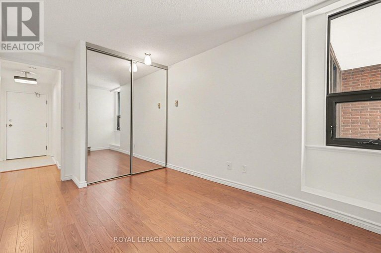 29302409/304-71-somerset-street-w/ottawa-centregolden-triangle/ottawa/ontario/K2P2G2_22
