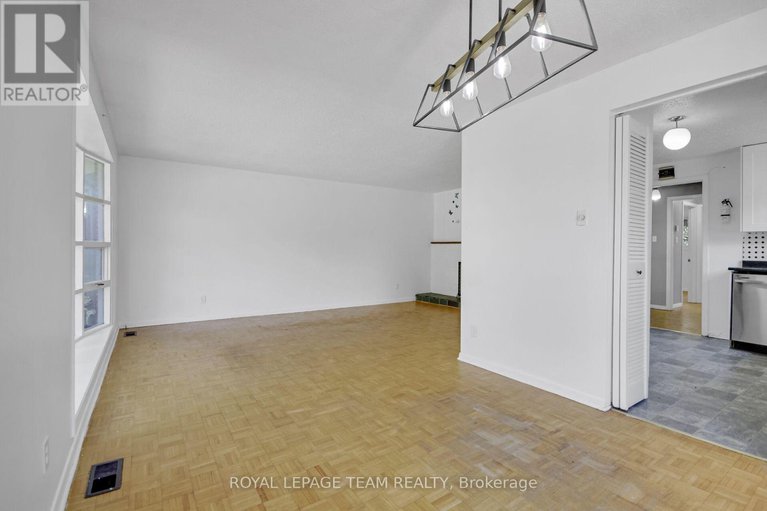 28738547/52-bowhill-avenue/borden-farmstewart-farmcarleton-heightsparkwood-hills/ottawa/ontario/K2E6S7_5