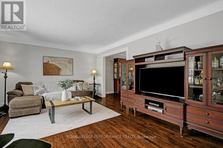 29432301/532-alesther-street/overbrookcastle-heights/ottawa/ontario/K1K1J3_14