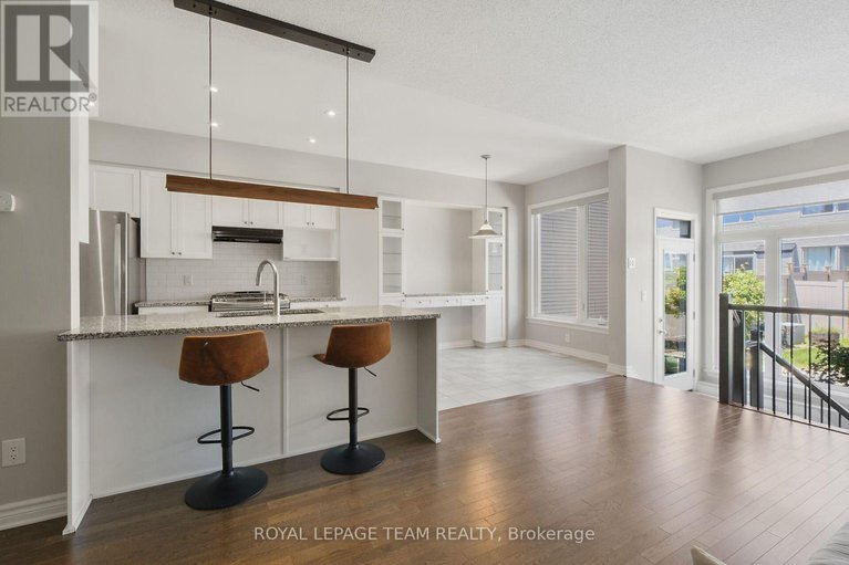 28884791/273-shinleaf-crescent/mer-bleuebradley-estatesanderson-park/ottawa/ontario/K1W0J2_17