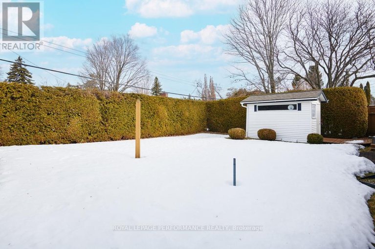 29450823/9-kilmory-crescent/borden-farmstewart-farmcarleton-heightsparkwood-hills/ottawa/ontario/K2E6M9_31