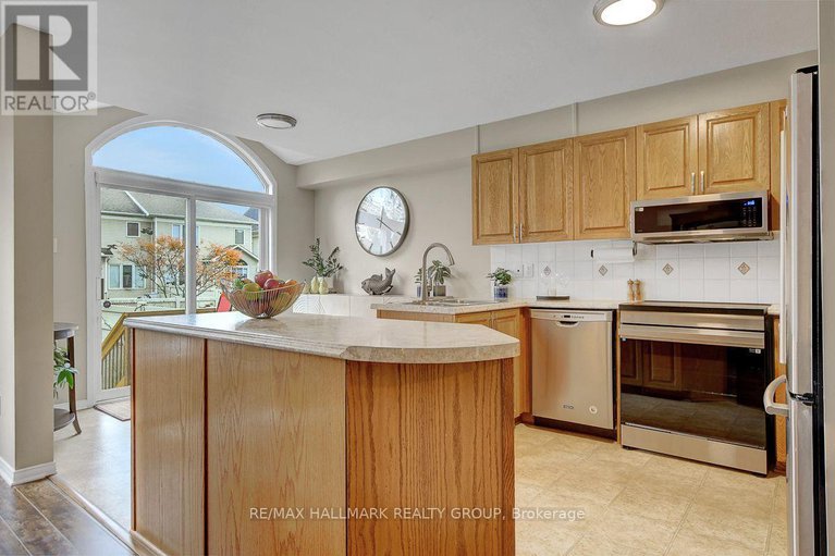 29023597/230-greenridge-street/chapel-hill/ottawa/ontario/K1C7R8_16