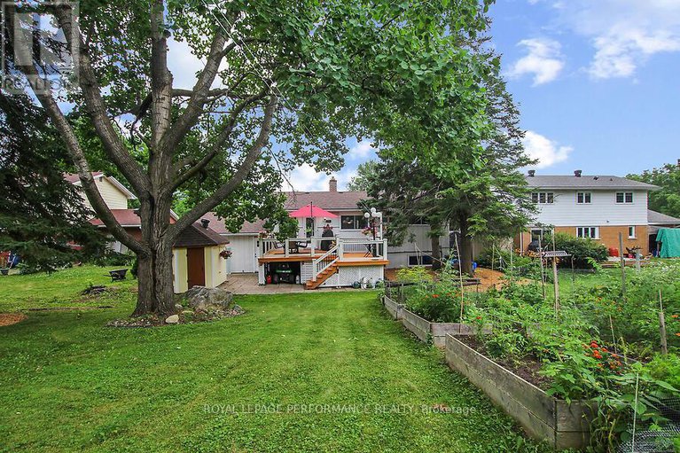 28628194/141-abbotsford-road/glencairnhazeldean/ottawa/ontario/K2L1C6_38