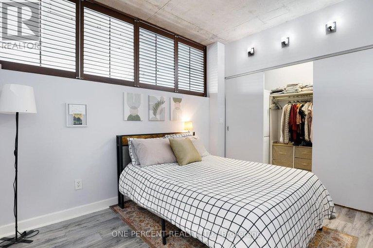 28529124/904-180-york-street/lower-townbyward-market/ottawa/ontario/K1N1J6_17