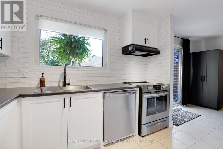 28988319/147-2111-montreal-road/beaconwood/ottawa/ontario/K1J8M8_11