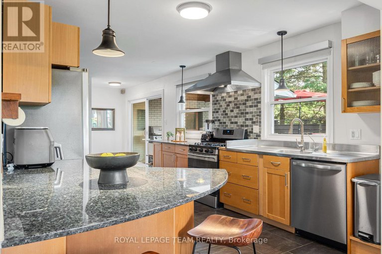 28484495/37-promenade-avenue/pineglencountry-place/ottawa/ontario/K2E5X7_8