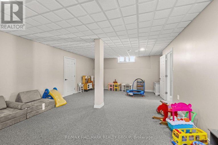 29050098/2605-pierrette-drive/cumberland-estates/ottawa/ontario/K4C1B6_32