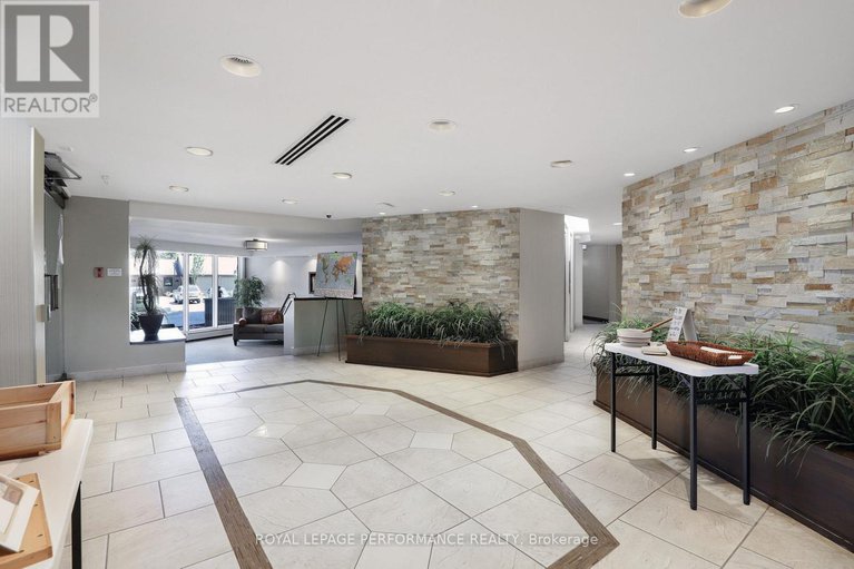 28505384/1002-1171-ambleside-drive/woodroffe/ottawa/ontario/K2B8G6_6