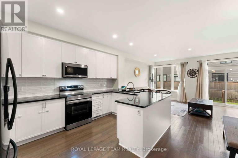 28414492/325-cosanti-drive/remainder-of-stittsville-area/ottawa/ontario/K2S2W6_5