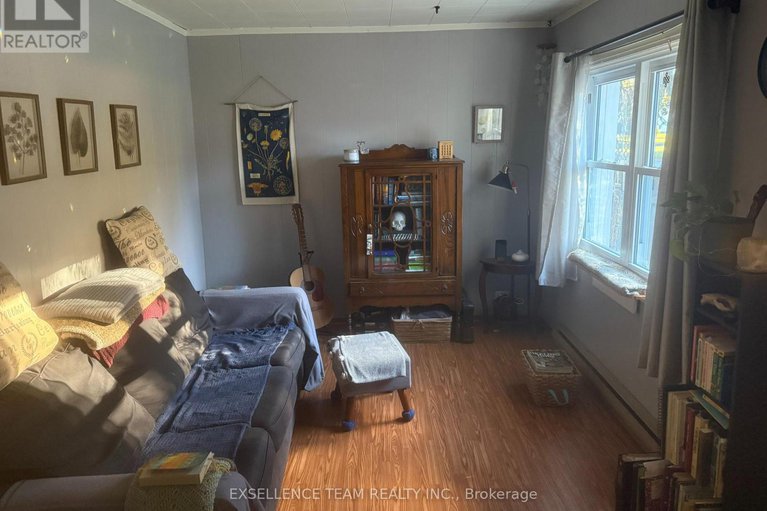 29067232/7-mechanic-street-e/maxville/north-glengarry/ontario/K0C1T0_7