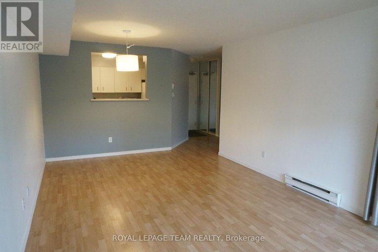 29211838/217-316-lorry-greenberg-drive/hunt-club-parkgreenboro/ottawa/ontario/K1T2P4_14