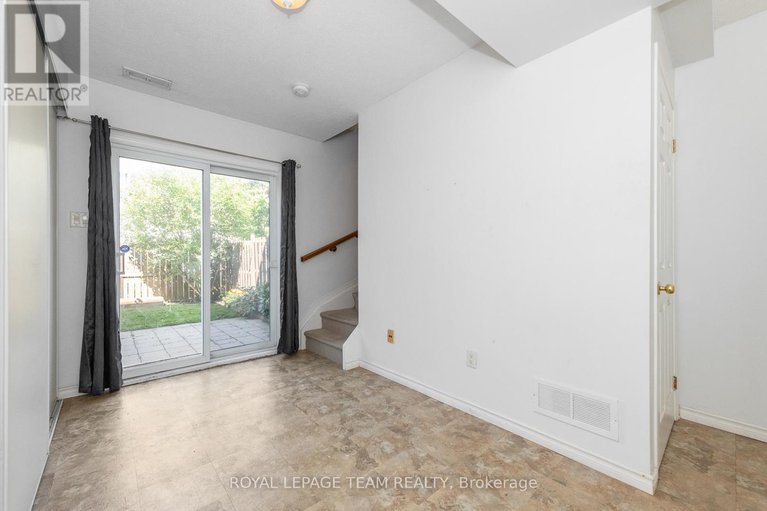 28579024/40-manhattan-crescent-s/central-park/ottawa/ontario/K2C4B5_17