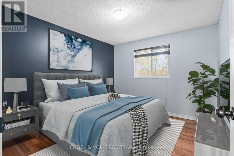 29015610/4720-whispering-willow-drive/sarsfieldbearbrook/ottawa/ontario/K4B1J1_23