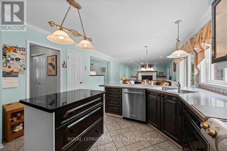 28487091/17-stonehedge-parkway/bayshore/ottawa/ontario/K2H8Z3_19