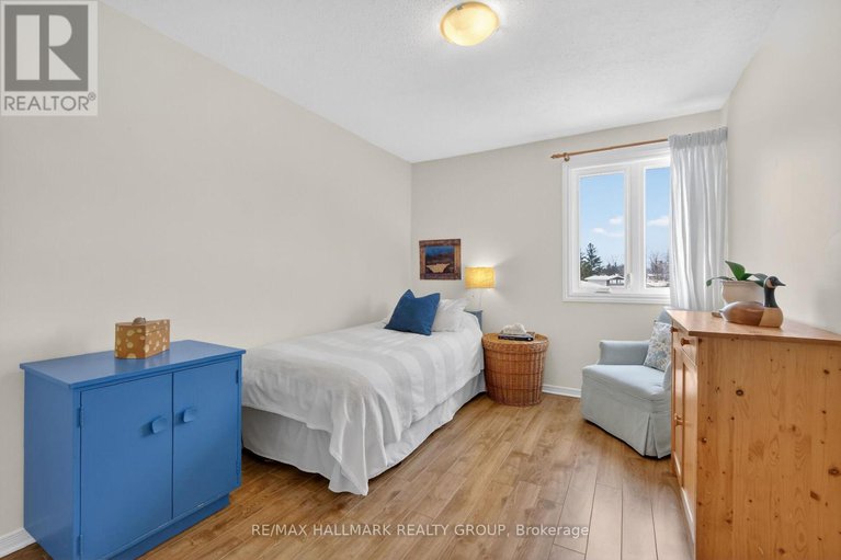 29413276/9-forsyth-lane/crystal-beach/ottawa/ontario/K2H9H1_32