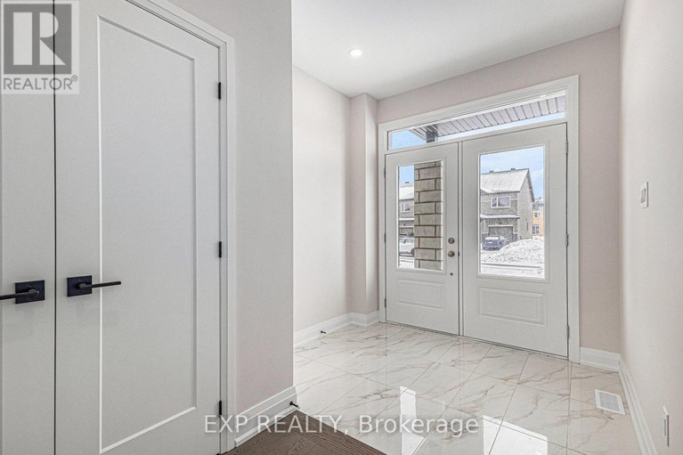 29159788/402-fleet-canuck-private/huntley-ward-south-east/ottawa/ontario/K2M0M5_2