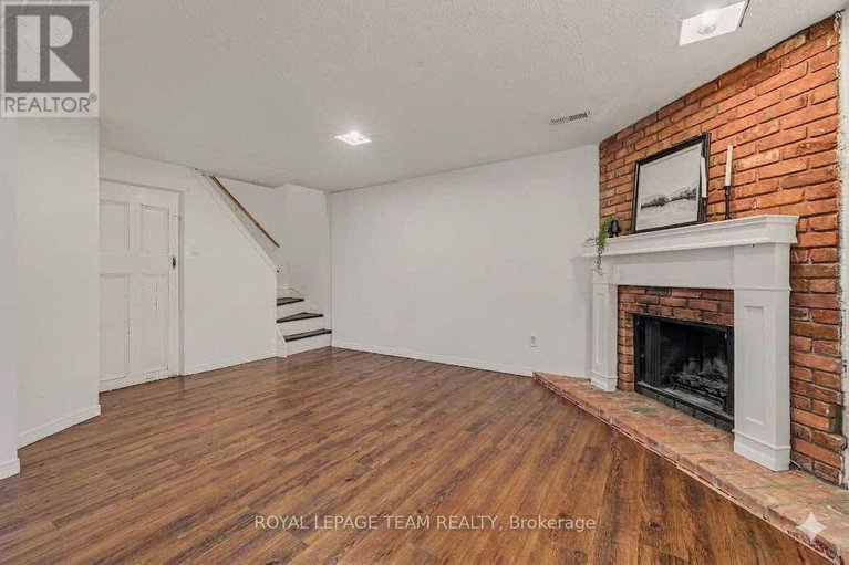 29648627/23-spearman-lane/glencairnhazeldean/ottawa/ontario/K2L1Y6_19