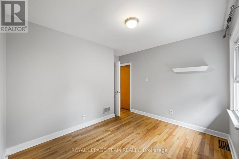 28819611/31-savuto-way-street/meadowlandscrestview/ottawa/ontario/K2G2S9_26