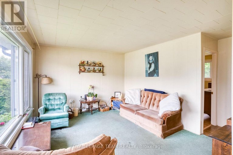 28469840/329-wylie-street/almonte/mississippi-mills/ontario/K0A1A0_20