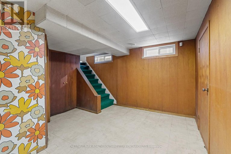 28850275/809-smyth-road-n/elmvale-acres/ottawa/ontario/K1G1P2_27