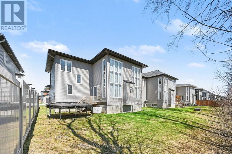 29647826/160-hybrid-street/embrun/russell/ontario/K0A1W0_31