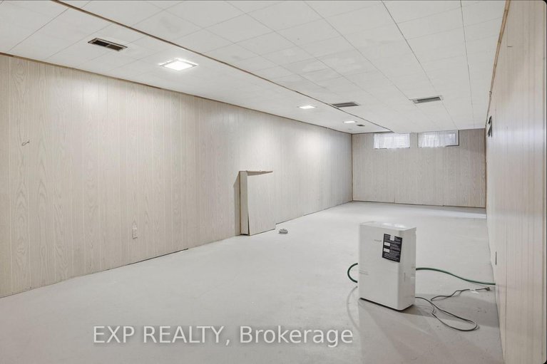 29285178/20-wallford-way/city-viewskylinefisher-heightsparkwood-hills/ottawa/ontario/K2E6B4_29