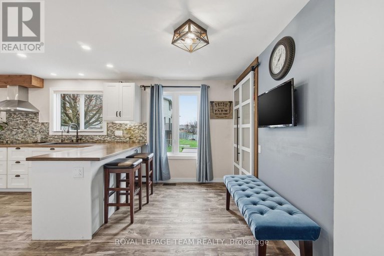 29684354/136-malvern-drive/pheasant-run/ottawa/ontario/K2J2G5_15