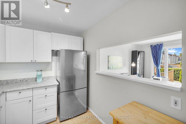28720847/c-19-banner-road/sheahan-estatestrend-village/ottawa/ontario/K2H8T3_23