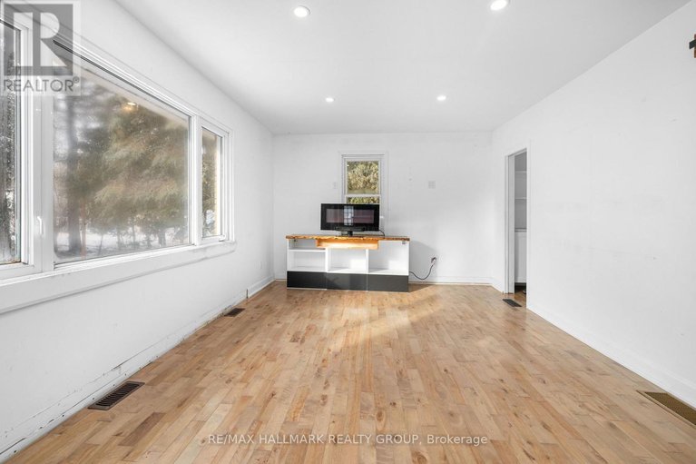 29474236/2601-regional-road-174-road/cumberland-village/ottawa/ontario/K4C1R2_6