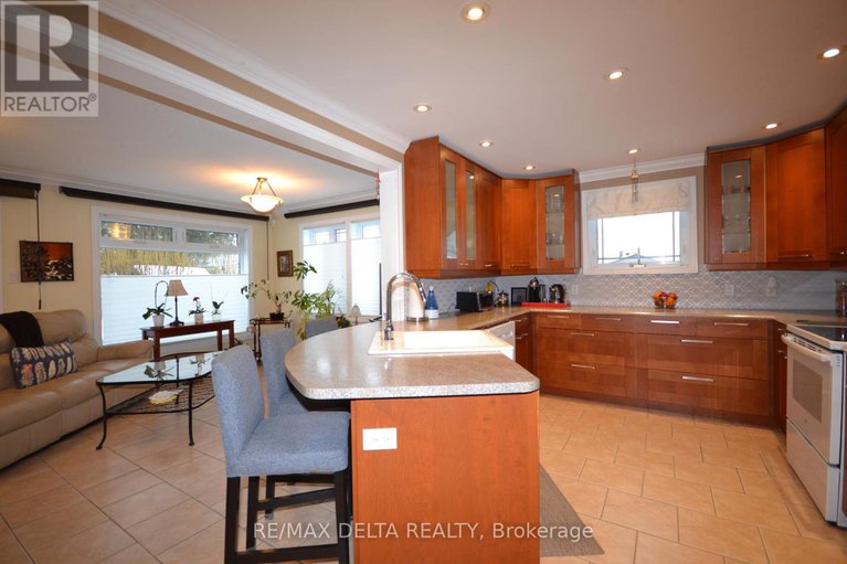 29240139/909-chapman-street/town-of-rockland/clarence-rockland/ontario/K4K1E5_7